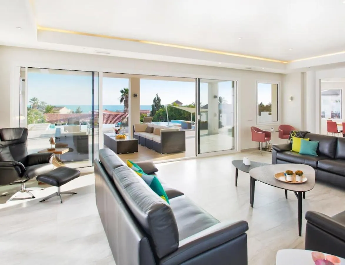 Extravagant 8 Bdrm Villa In Marbella, Beachside