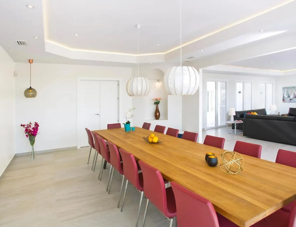 Extravagant 8 Bdrm Villa In Marbella, Beachside