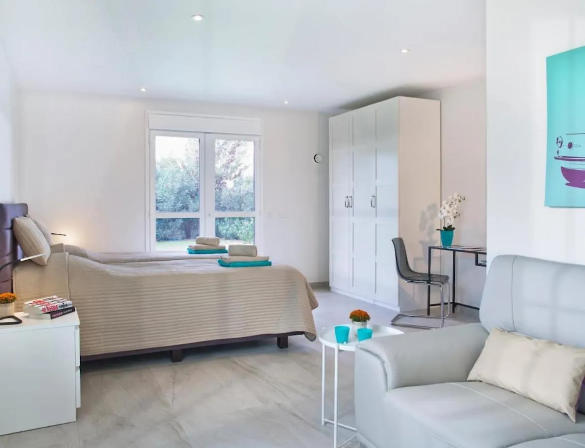 Extravagant 8 Bdrm Villa In Marbella, Beachside Spain